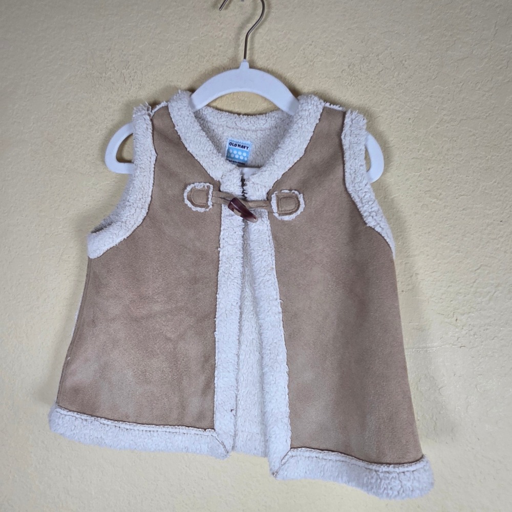 Old Navy Sherpa Vest Creme Caramel Faux Suede sherpa western Toggle Closure 5T